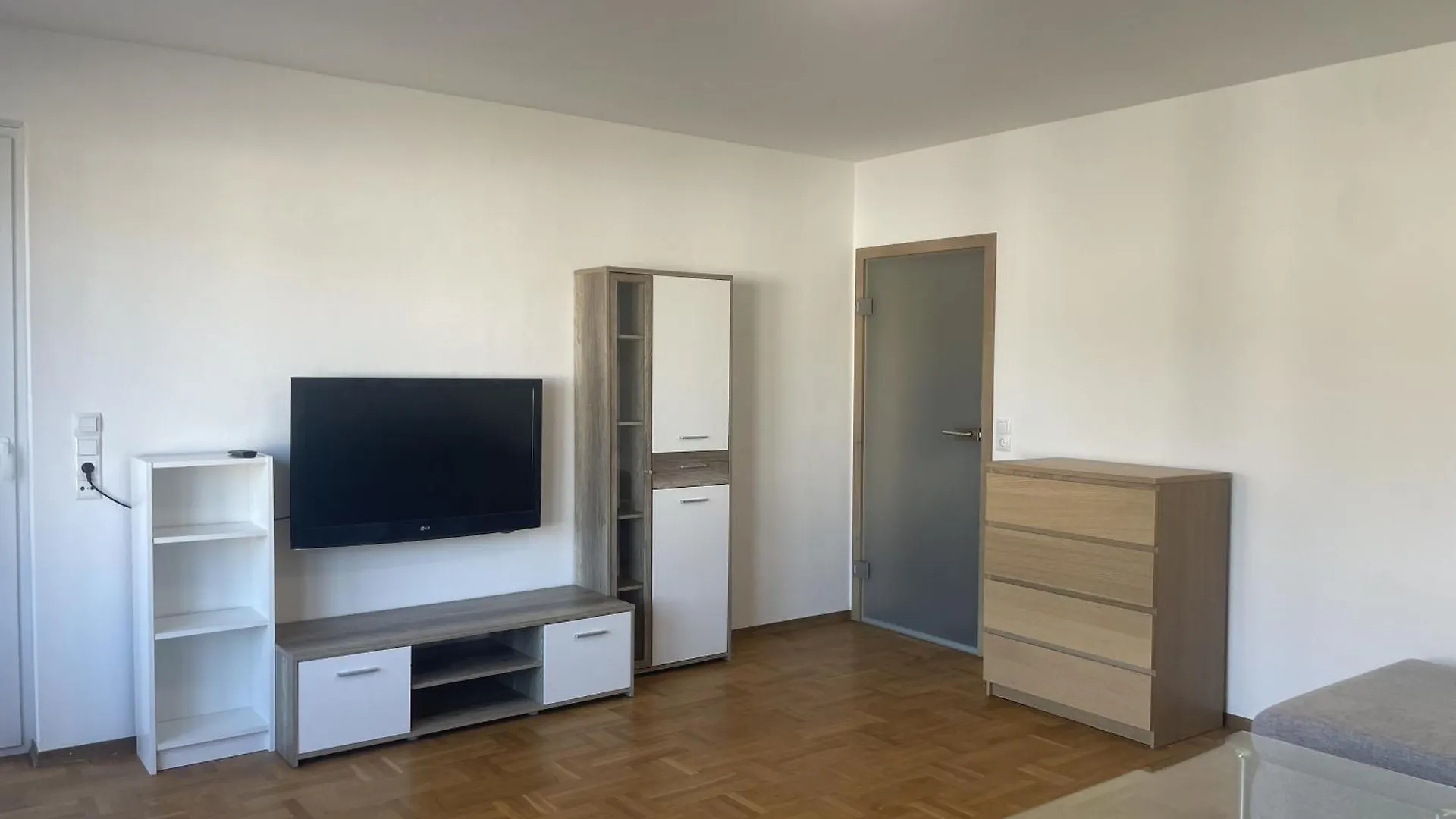 Ferienwohnung Adelsried 1 0*,